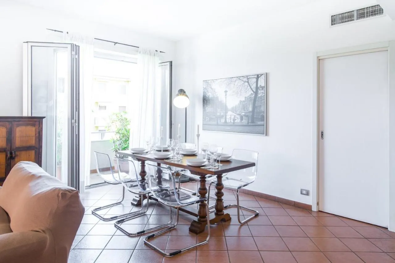 Apartment Suitelowcost Stilicone Milan Italy